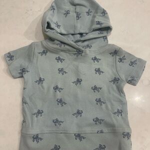 Kate Quinn Short Sleeve Tee with Hood